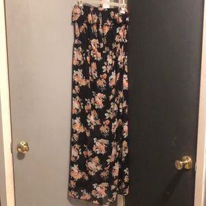 Women’s strapless dress